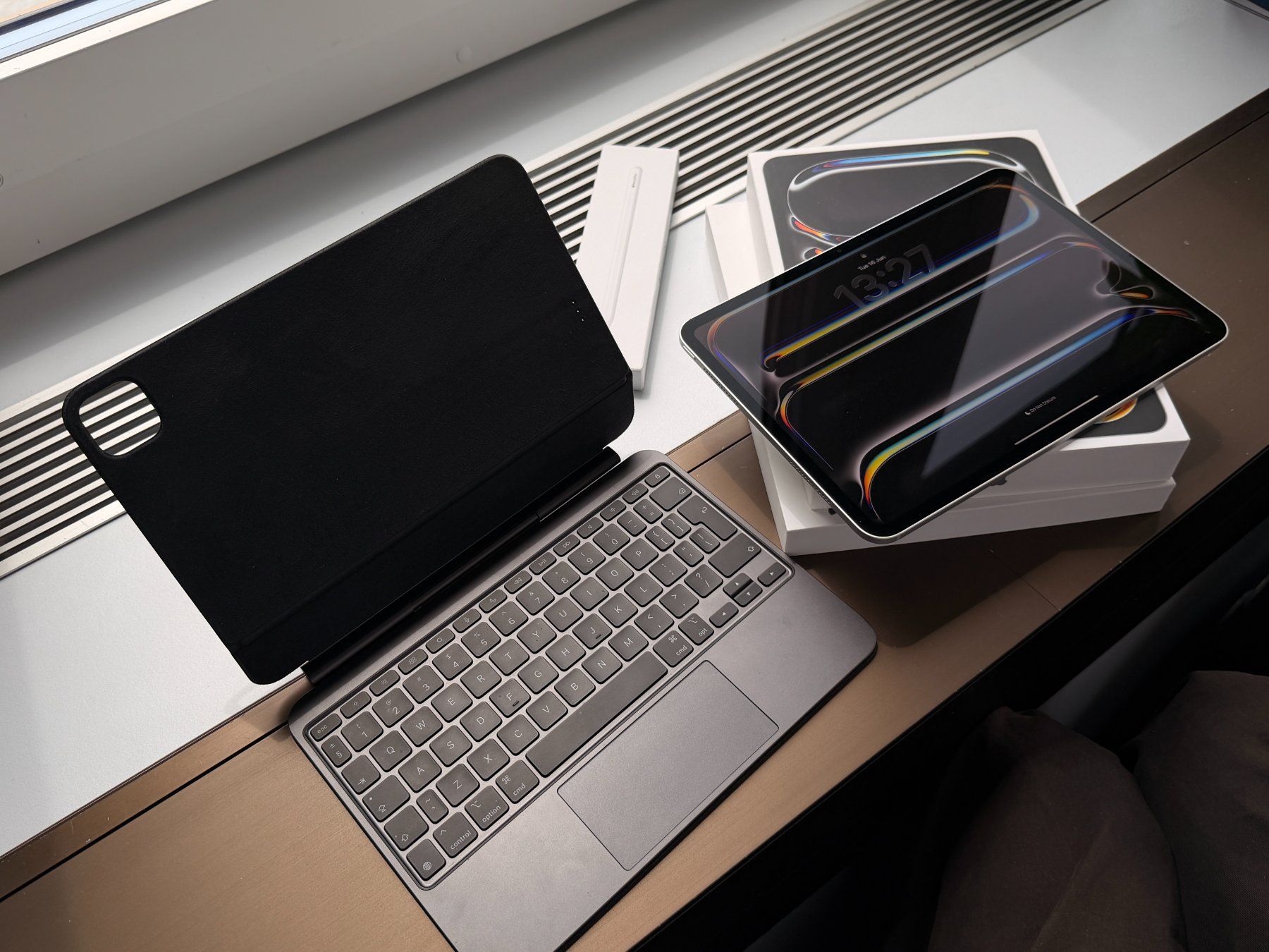 Apple Tablet PC: iPad pro m5,11", 256, silver, magic Keyboard(US)Apple Pencil – Usato da Zürich venduto da hol_tm7m