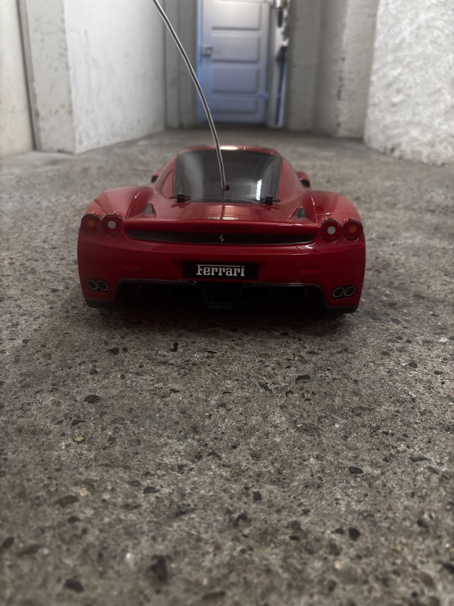 Ferrari Modellini d'auto: RC Ferrari Enzo Modellauto ca. 1:10  – Usato da Zürich venduto da Dodola 2