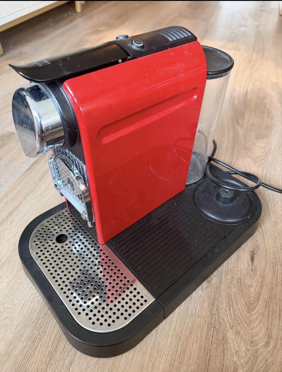 Nespresso Macchine per caffè & Macchine per espresso: Kaffeemaschine Rot Nespresso Pixie gebraucht voll funktionsf – Usato da Zürich venduto da kev_6y8r