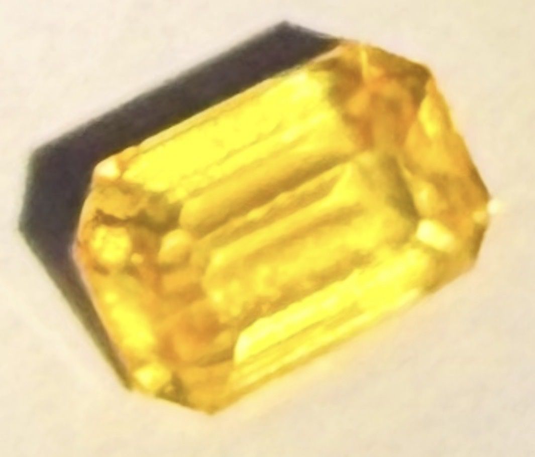 Pierres précieuses: 1.51 ct Vivid Yellow Saphir / GUILD Report – Neuf (Voir description) à Aarau par elisop