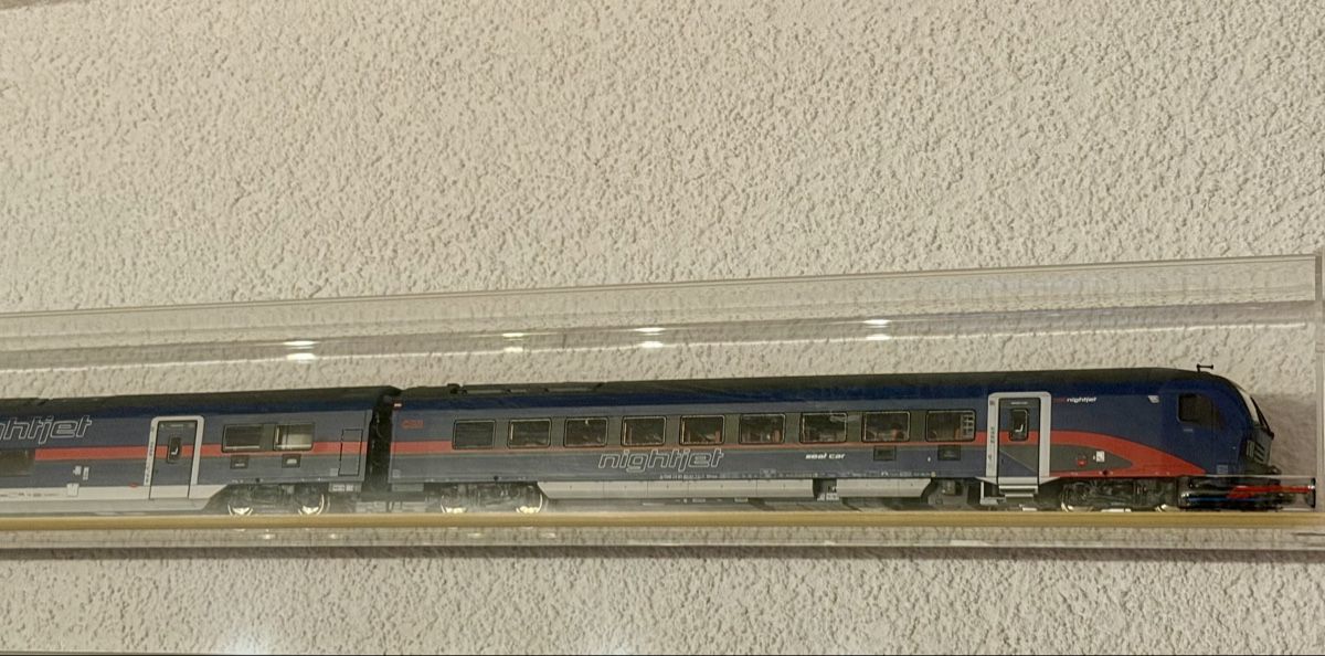 Roco Modellini di ferrovie: Roco 550004 Nightjet DCC + L.S.Models 17414 Vectron Nightjet – Nuovo (secondo la descrizione) da Wetzikon ZH venduto da CC21002 2