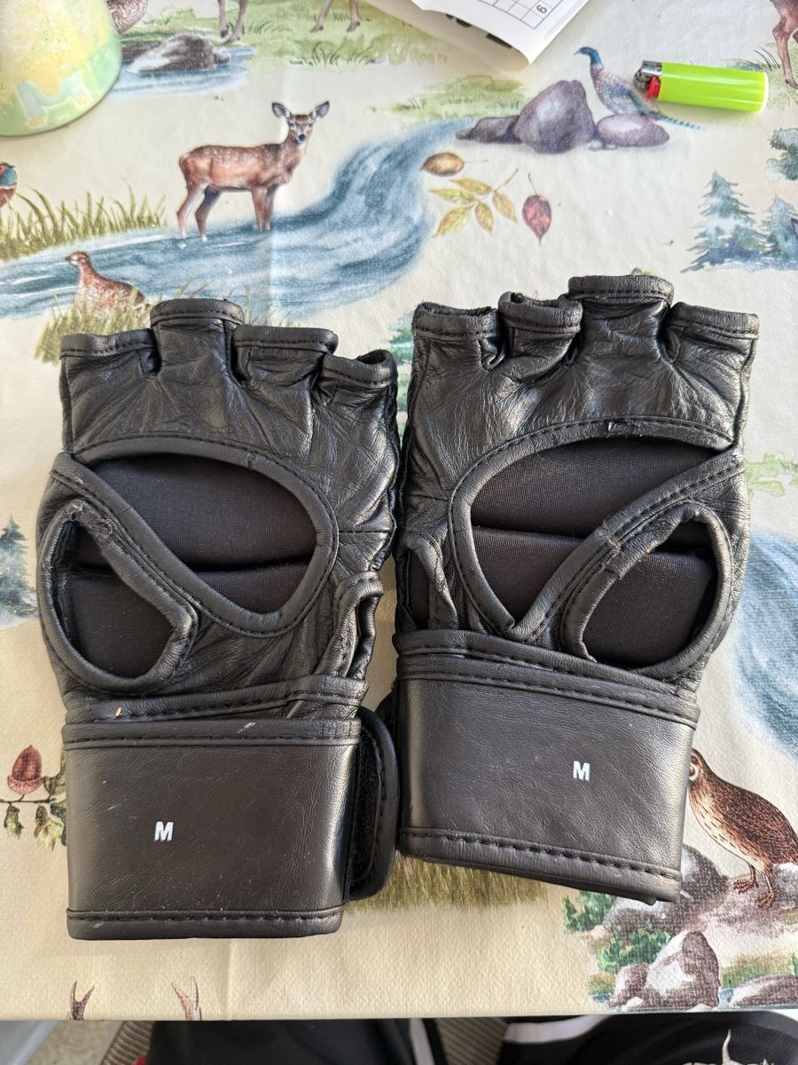 Guanti & manicotti: Mma Handschuhe von Hiku – Usato da Bern venduto da pat_g5v7 1
