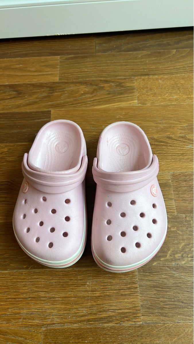 Crocs Scarpe per ragazzi: Baby Pink Crocs Size J2 - 33-34 EU – Usato da Adliswil venduto da youngbee