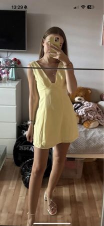 Sommerliches, gelbes Kleid mit V-Ausschnitt, Grösse L