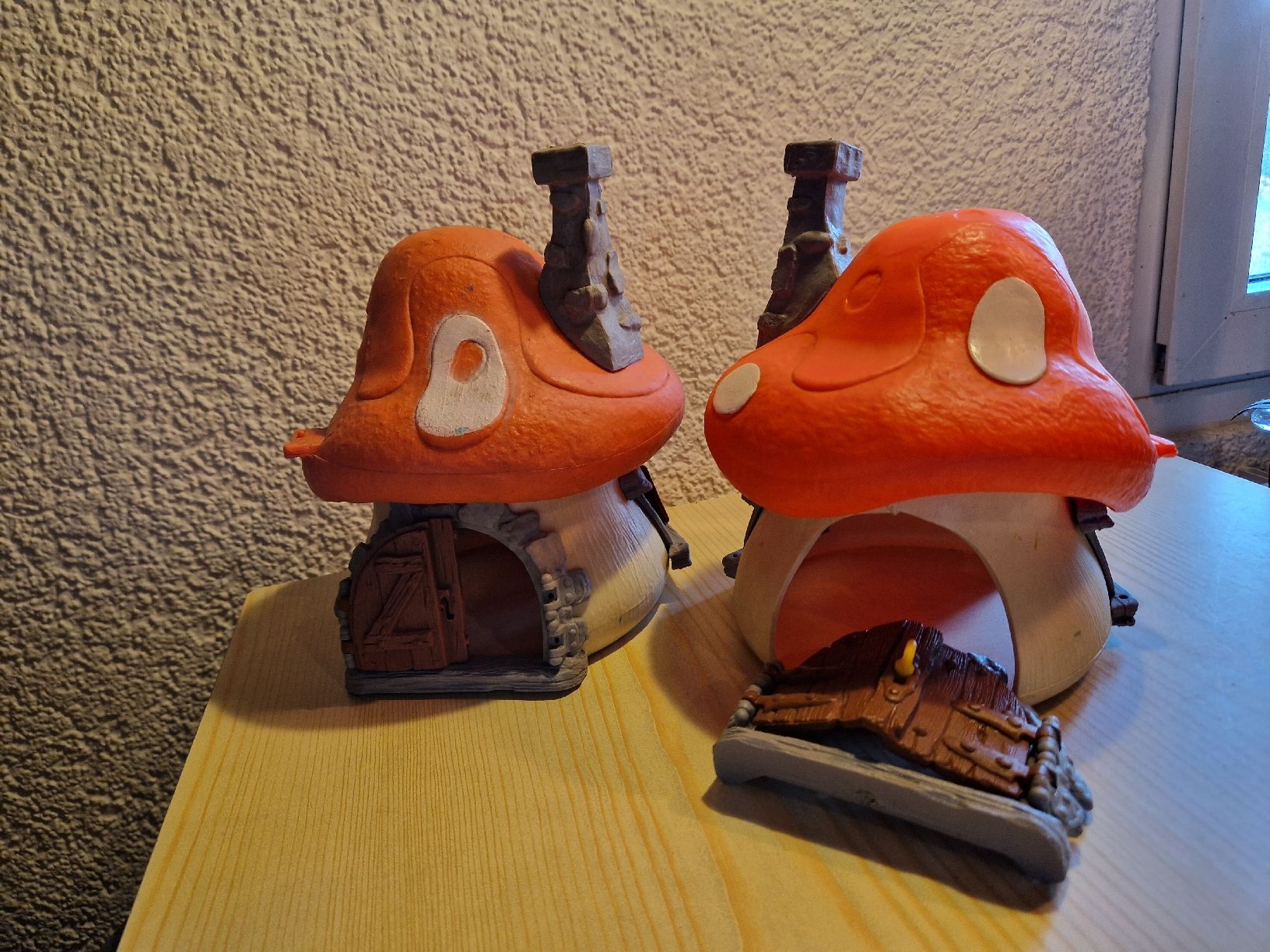 Schleich Figuren: 2 Schlumpfhäuser – Defekt aus Müllheim Dorf von Manuka_lu