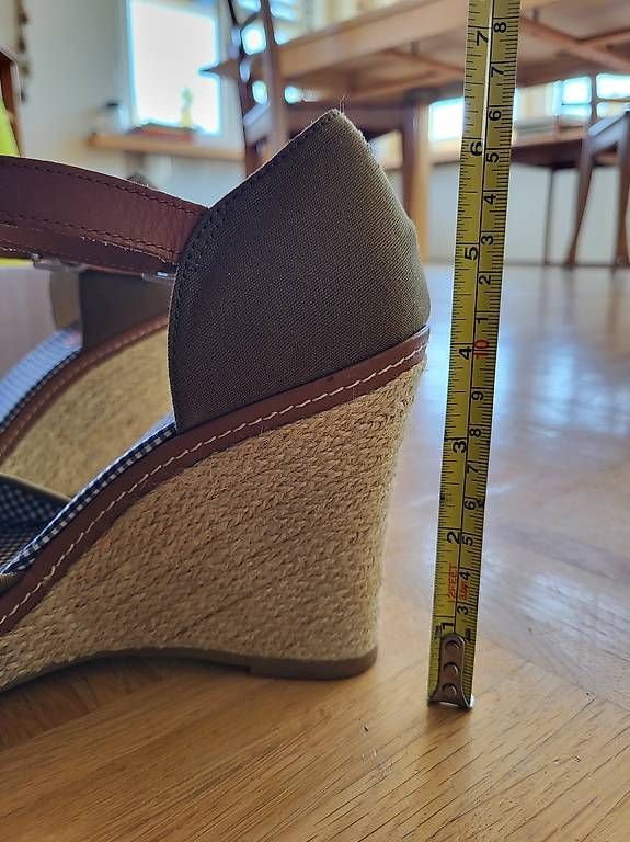 Scarpe da donna: Tommy Hilfiger Sandalen heels Gr 40 – Usato da Schaffhausen venduto da lin_r6yz 4