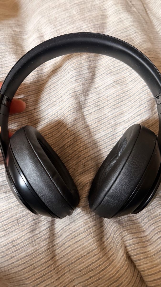 Beats Casques audio: Beats Solo3 Wireless Bluetooth Kopfhörer – Schwarz – D'occasion à Lostorf par Giulialadelfa 2