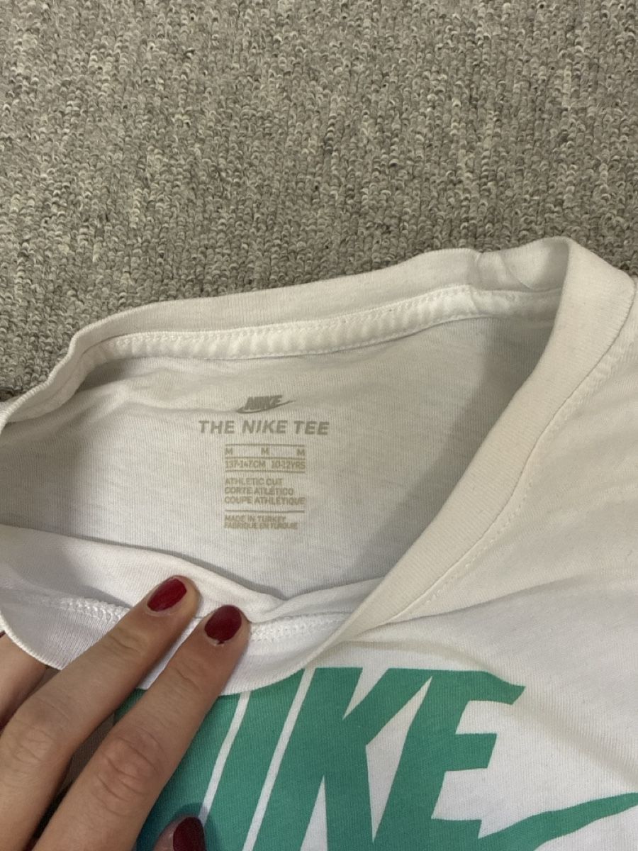 Nike Hemden, T-Shirts & Polos: weisses nike shirt, kindergrösse m – Gebraucht aus Goldach von Pw1427 1
