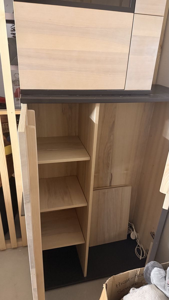 Vitrinen: Vitrine  – Gebraucht aus Zürich von SiLENZiO