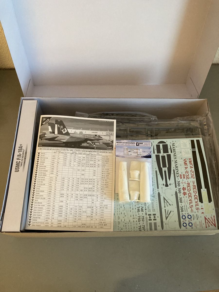 Academy Modellbausätze & Standmodelle: Academy F/A-18A 1:32 – Neu (gemäss Beschreibung) aus Zollikofen von Torque86 1