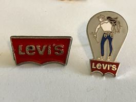 2 Pin Levi's Jeans