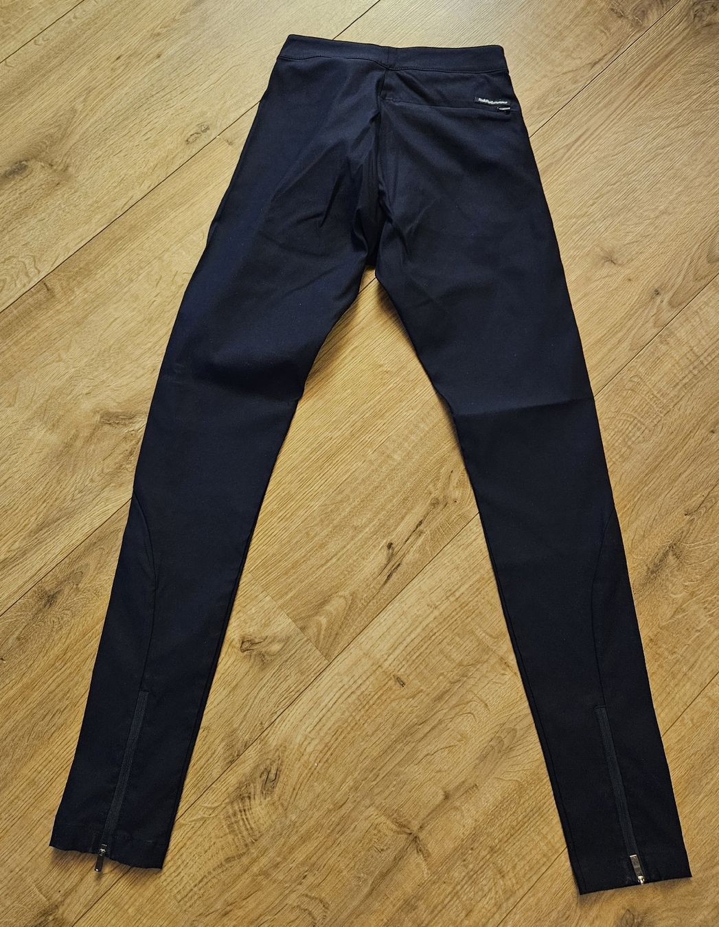 Peak Performance Pantaloni: Peak Performance Damen Hose Gr. 26/32, dunkelblau – Nuovo (secondo la descrizione) da Rhäzüns venduto da inf_rcj7