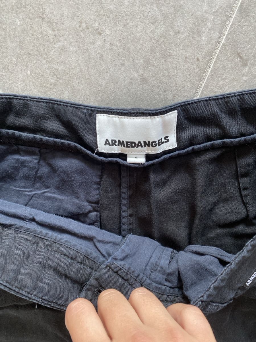 Armedangels Pantaloni: Schwarze Armed Angels Hose – Usato da Flims Dorf venduto da aniska 1
