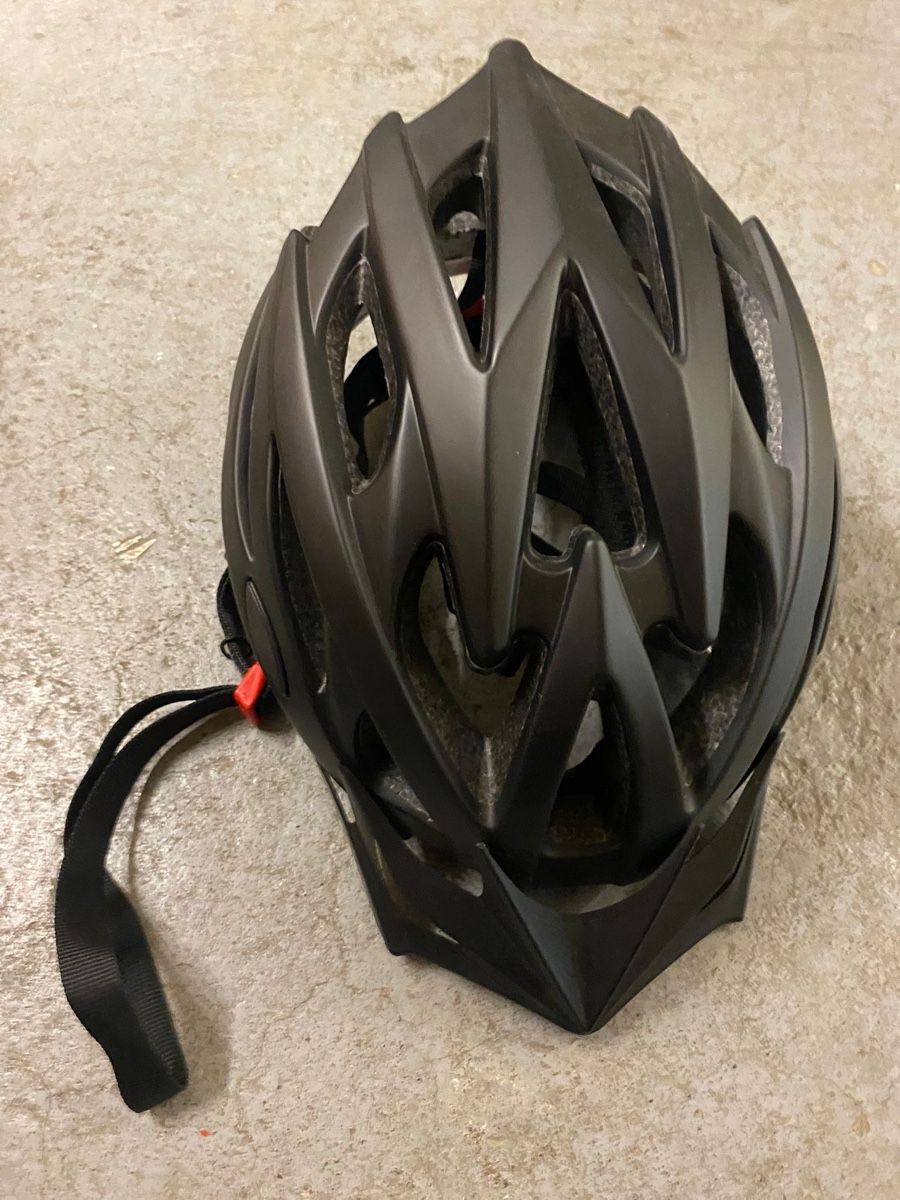 Helme: Black Bicycle Helmet Good Condition – Gebraucht aus Glattbrugg von fab_7hkd