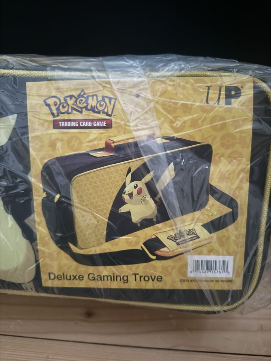 Pokémon Sammelbilder & Trading cards: Pokémon - Pikachu Deluxe Tasche – Neu und originalverpackt aus Winterthur von Svrvh97 2