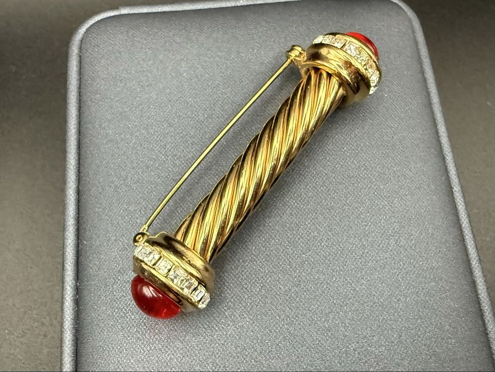 Vintage-Brosche in Goldfarbe und Rot mit Strasssteinen (Gebraucht) in ...
