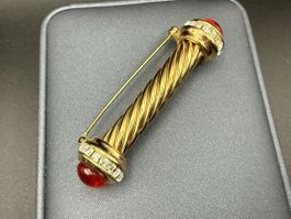 Vintage-Brosche in Goldfarbe und Rot mit Strasssteinen