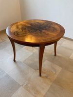 Antikes Tischen rund, Nussbaum