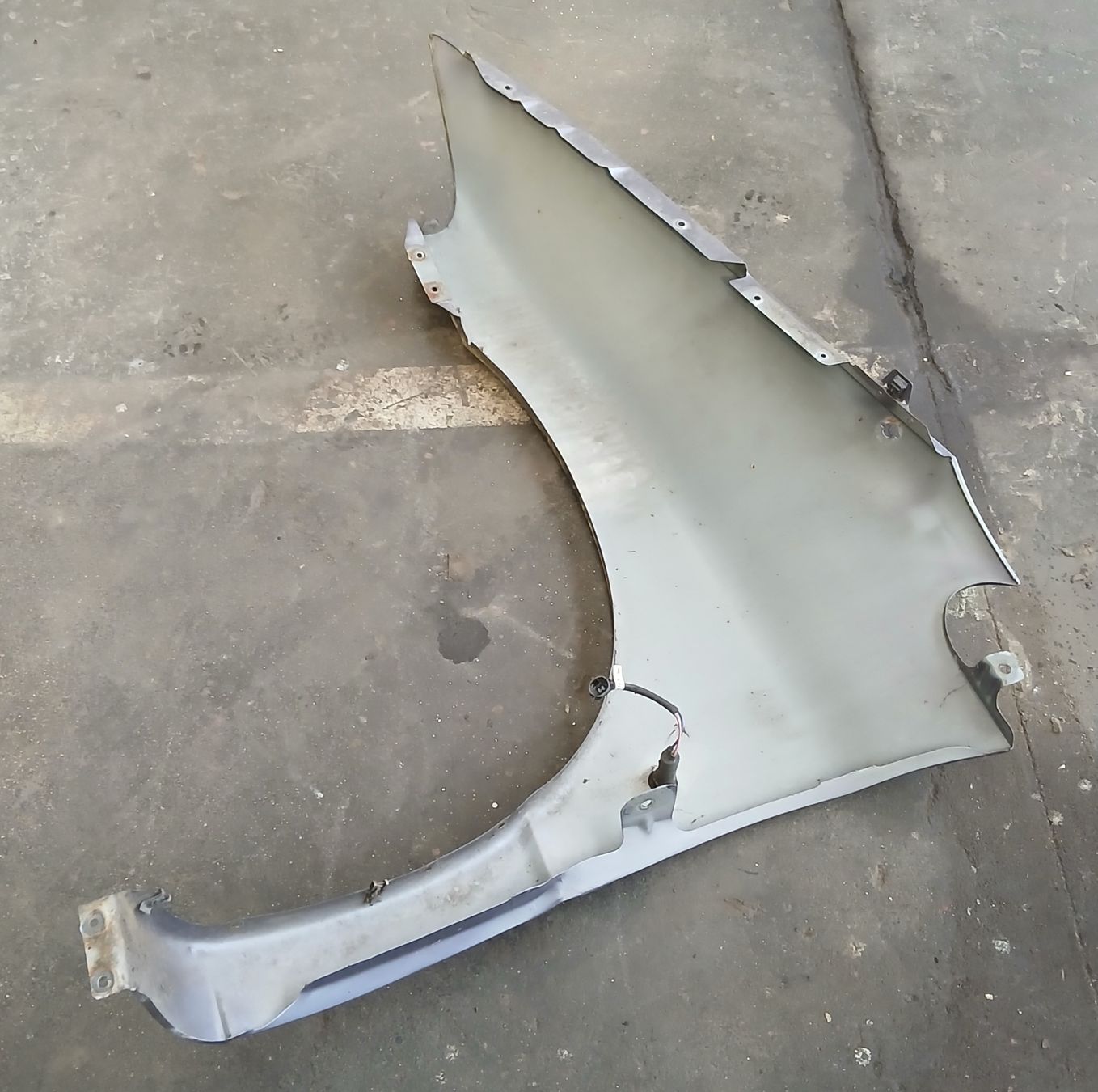 Chrysler Tutti pezzi di ricambio auto: Aile droite Chrysler Voyager 1996-2000 – Usato da la heutte venduto da Auto-stock 2