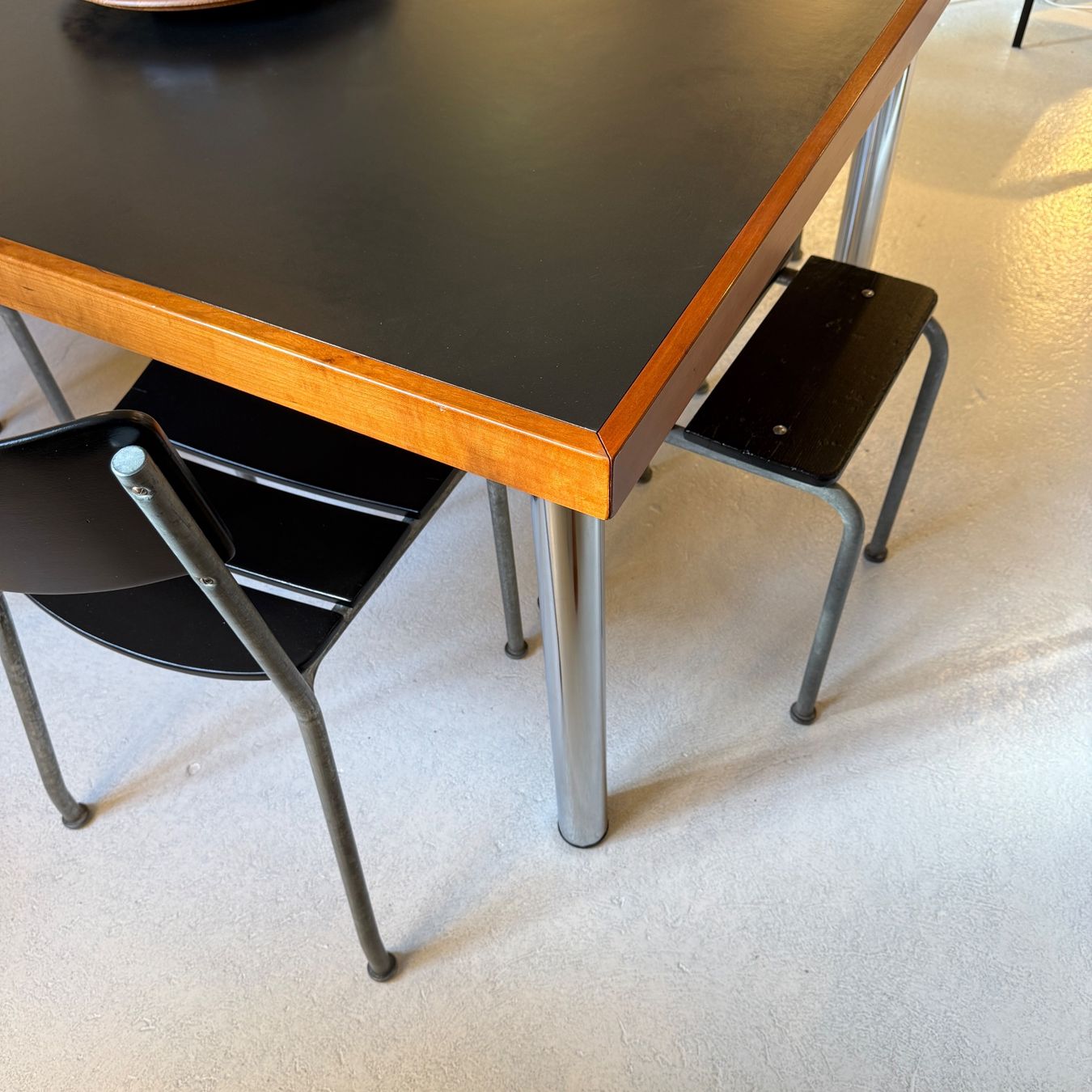 Tavoli: Grosser Linoleum Tisch – Usato da Uetikon am See venduto da StudioVintage 4