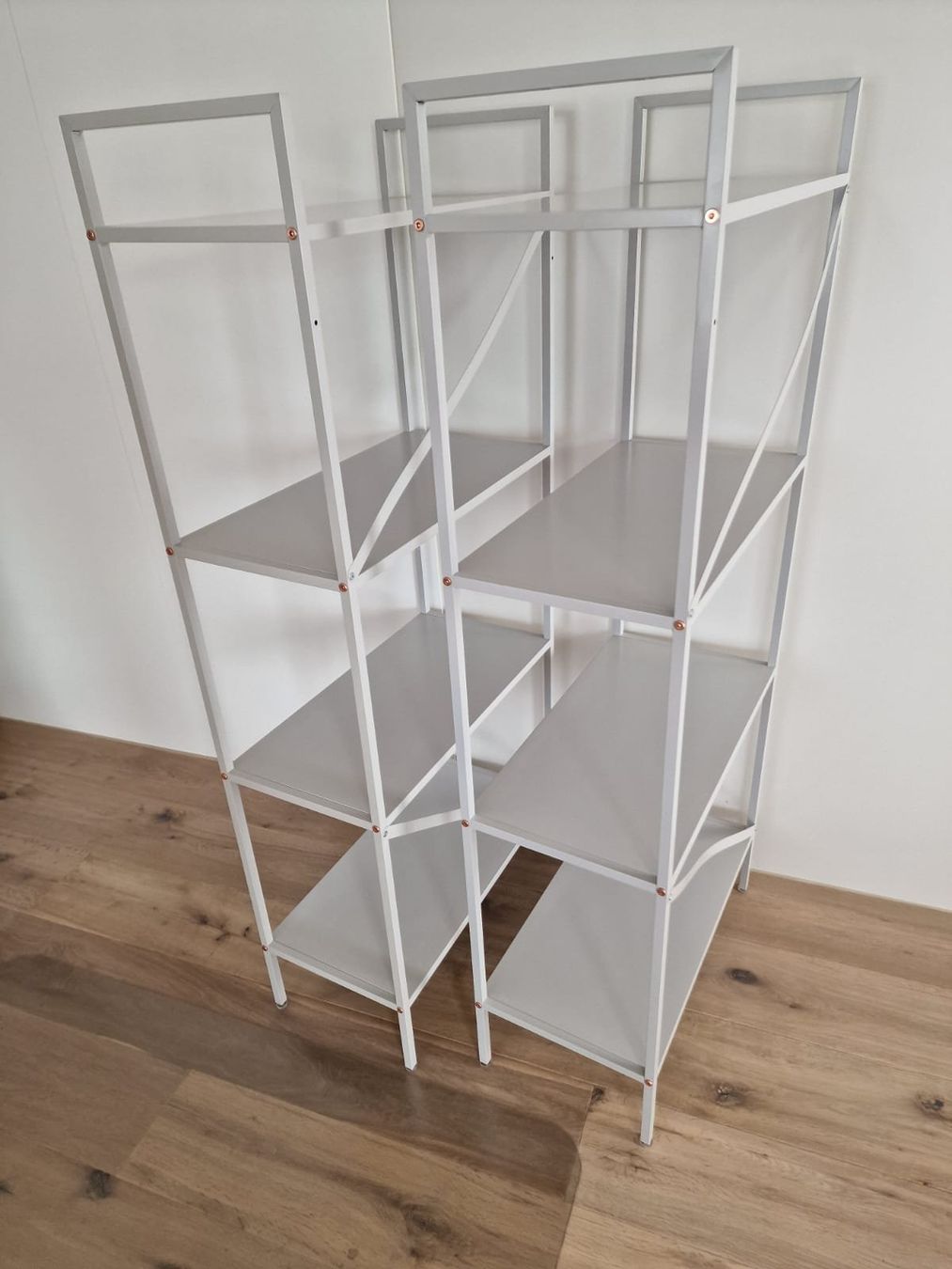 Scaffali: IKEA  4-stöckiges Metallregal x 2 – Usato da Meisterschwanden venduto da dan_7k2p 4