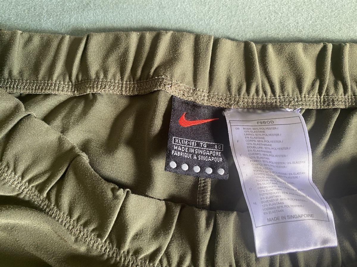 Nike Pantaloni: Trainer Hosen Nike, Olive, Gr XL – Usato da Gümligen venduto da Primeselection 2