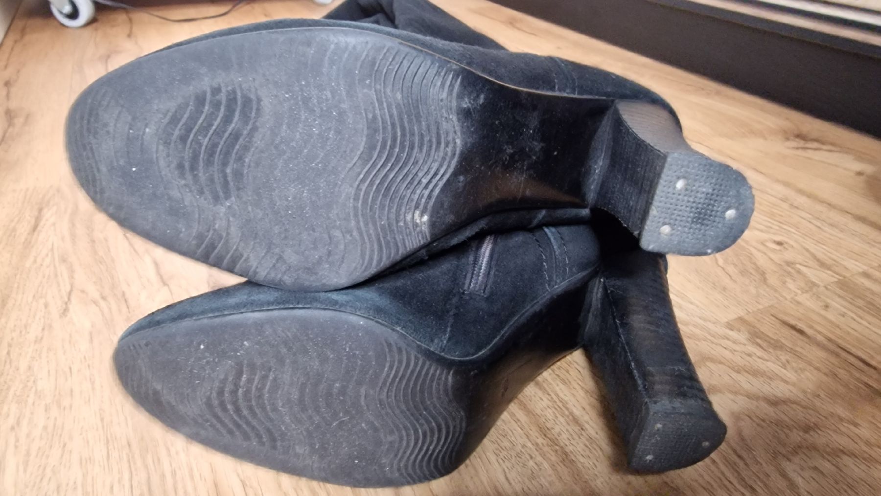 Scarpe da donna: Wildleder Stiefel, schwarz, Grösse 36 – Usato da Mönchaltorf venduto da nzhuravel 4