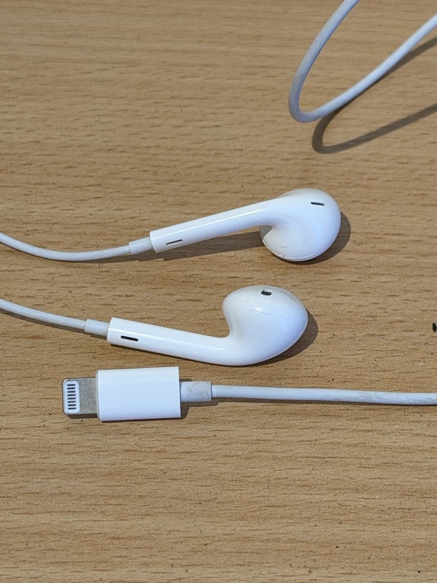 Apple Kopfhörer: Apple EarPods Lightning Anschluss – Gebraucht aus Bonstetten von man_zrt7 1