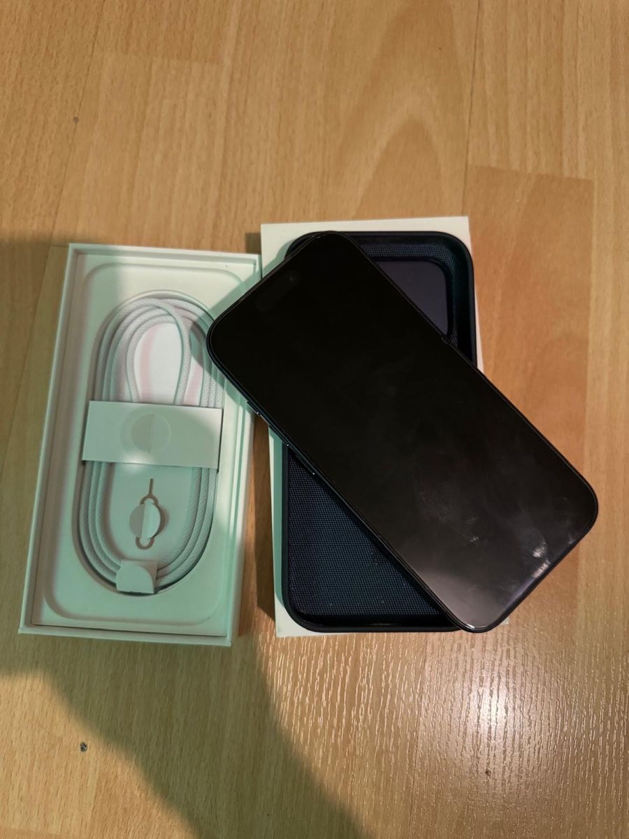 Apple Telefoni cellulari / Smartphones: iPhone 17 Pro 1 TB Blau mit AppleCare+ – Nuovo (secondo la descrizione) da Rümlang venduto da sararejhan 1