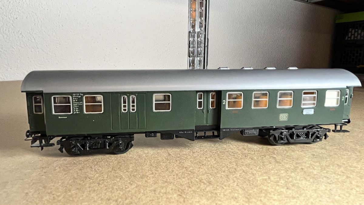 Kleinbahn Modelleisenbahnen: Kleinbahn Personenwagen DB H0 / DC – Gebraucht aus Windlach von  4
