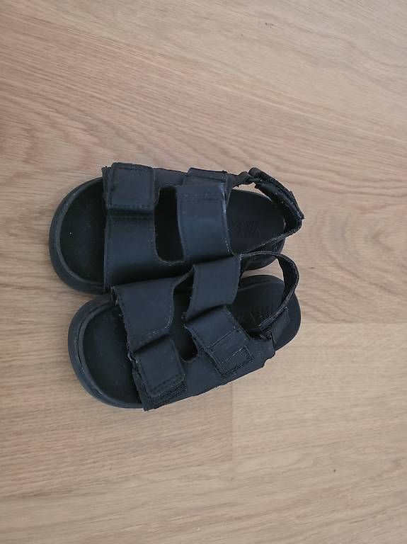Schuhe für Jungen: Schuhe 28-22 grösse – Gebraucht aus Stäfa von and_9gqh 1