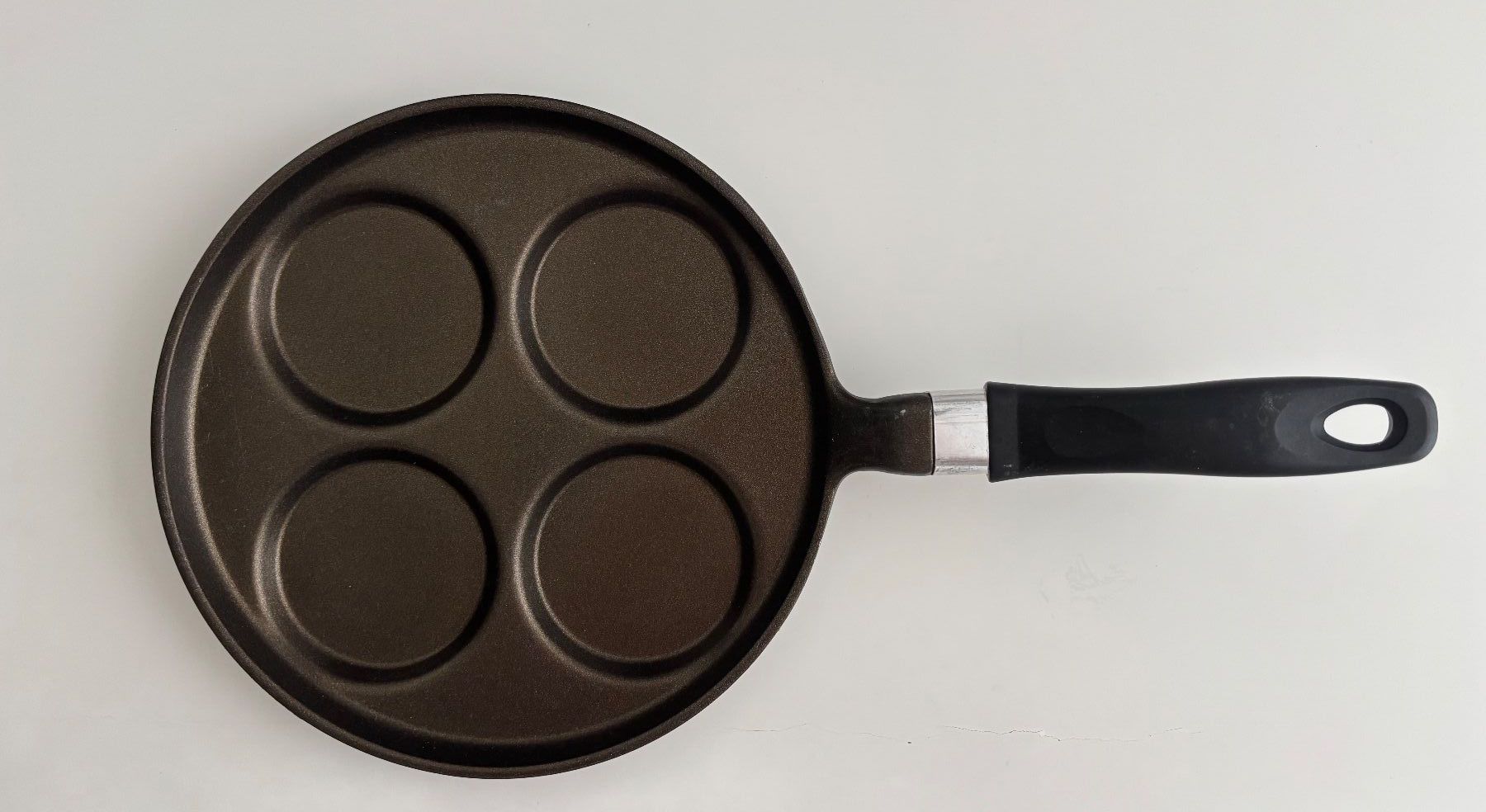 Padelle: Pfanne für 4 Eier oder Pancakes schwarz – Usato da Zürich venduto da tjverkauf