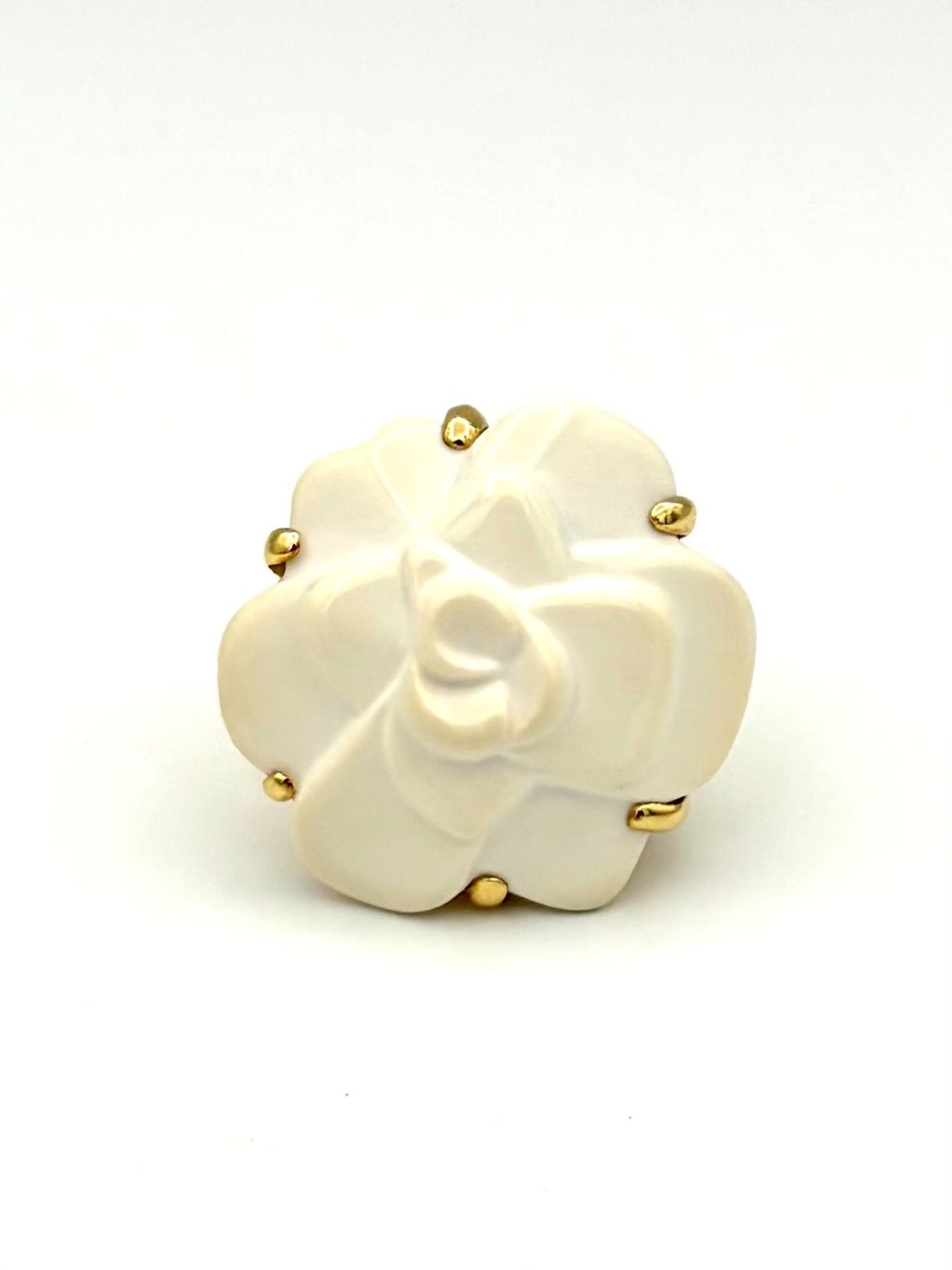 Chanel Anelli: CHANEL. Collection "Camélia", bague or jaune et agate – Usato da Renens VD venduto da Diademe.sarl 4