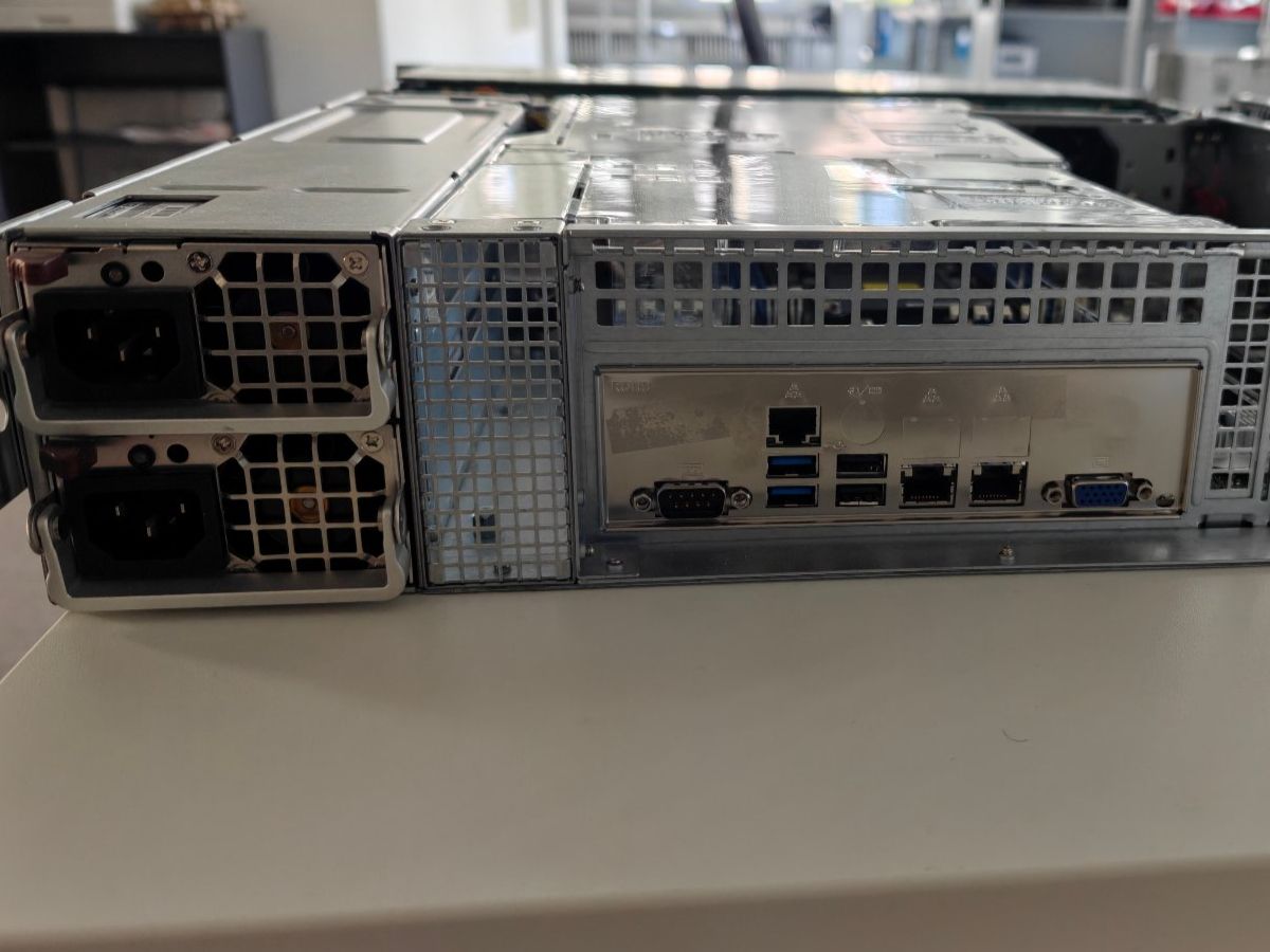 Supermicro Server: Supermicro Server Chassis 19" 2HE + Mainboard – Usato da Thun venduto da Intronet_gmbh 3