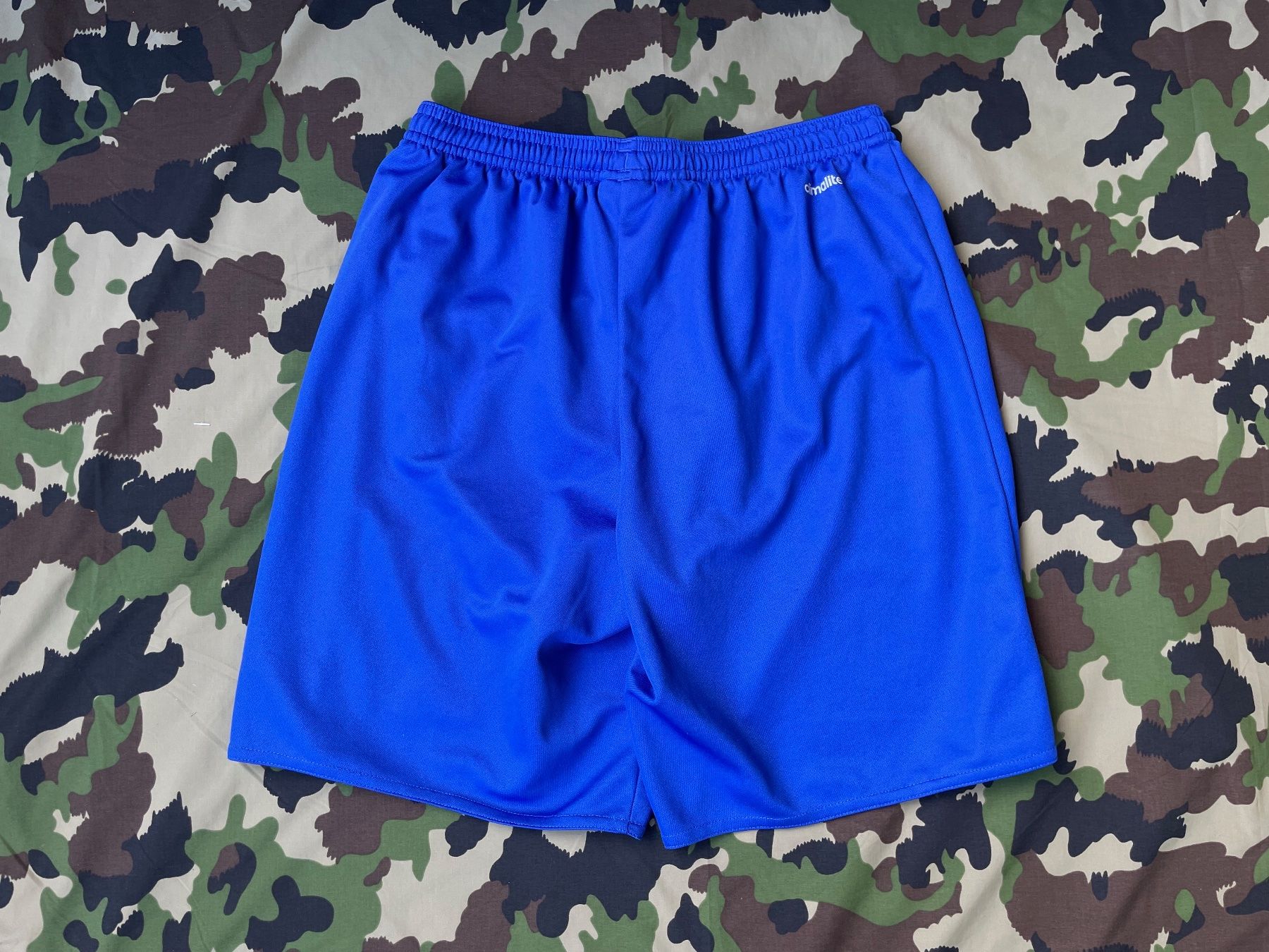 Adidas Pantaloni: Adidas Short Sz S – Usato da Zürich venduto da le_souk 1
