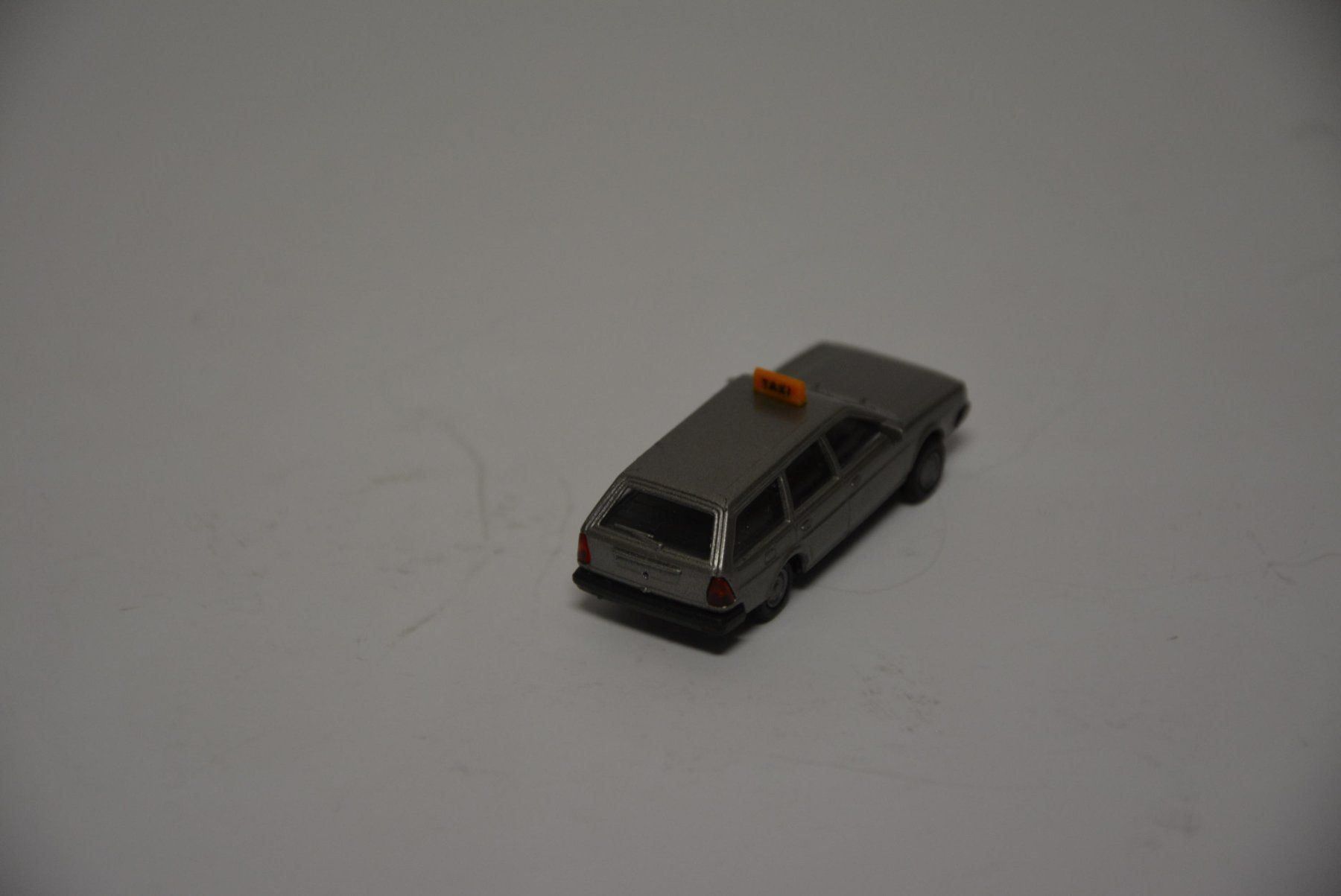 Volkswagen Modellini d'auto: VW Passat Variant Taxi , I.M.U. , 1:87 – Nuovo e nell'imballaggio originale da Goldach venduto da Feivel9 5