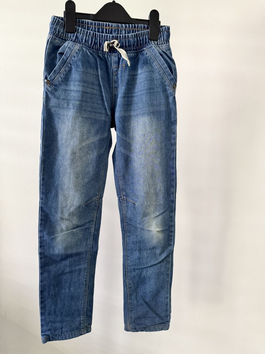 Hosen: Kids Jeans Gr 140 mit Unterlage – Gebraucht aus Zürich von AninANILOKIN