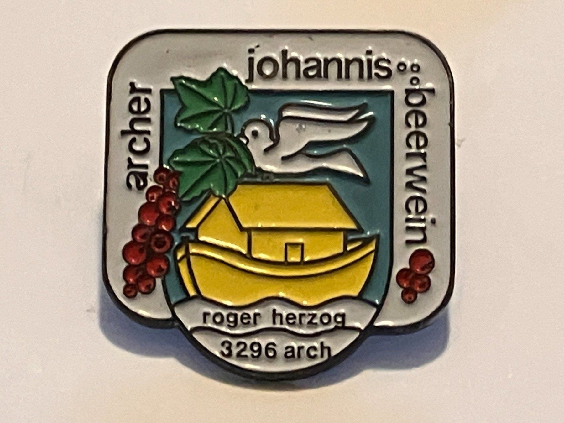 Placchette & Badge: 1 Pin Archer Johannisbeerwein – Usato da Basel venduto da djwwpp
