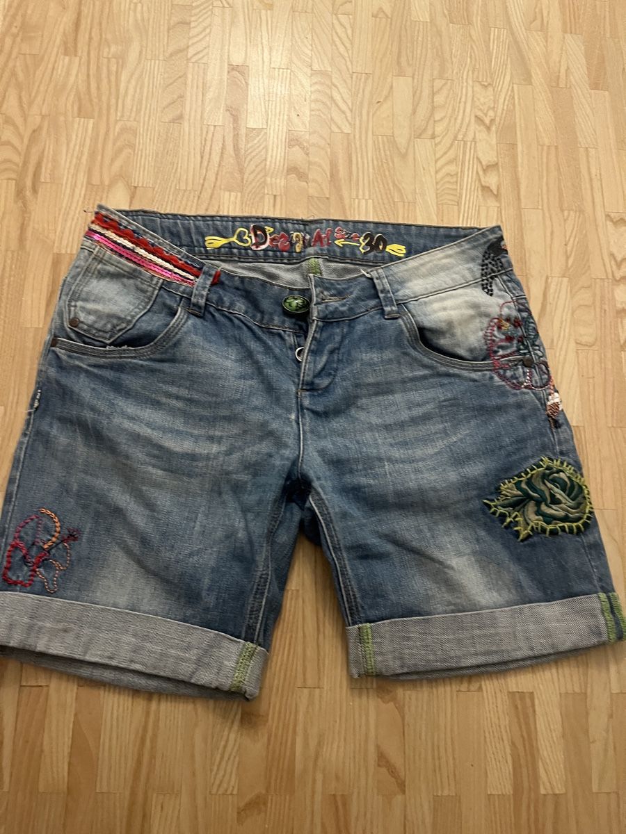 Desigual Jeans: Jeans Shorts Desigual – Usato da St. Gallen venduto da elli18