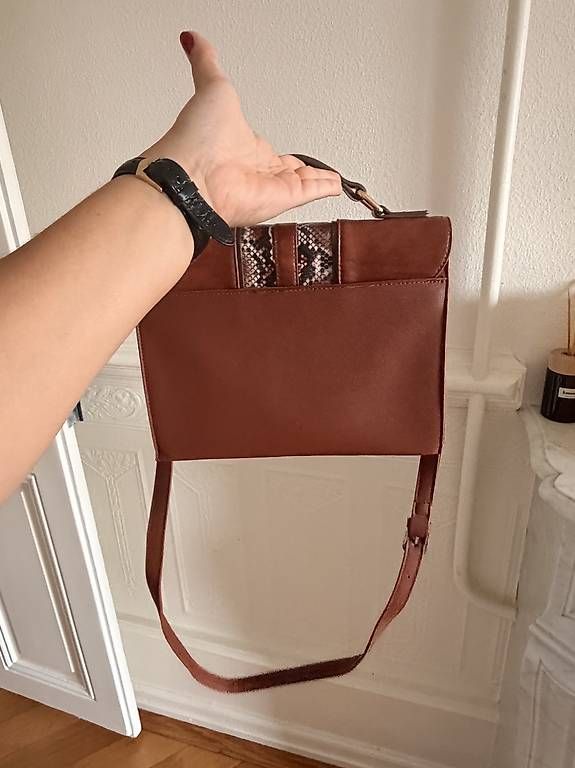 Borse da donna: Sac à main Manor marron cognac effet python avec bandoulière – Usato da Lausanne venduto da amandagoet 1