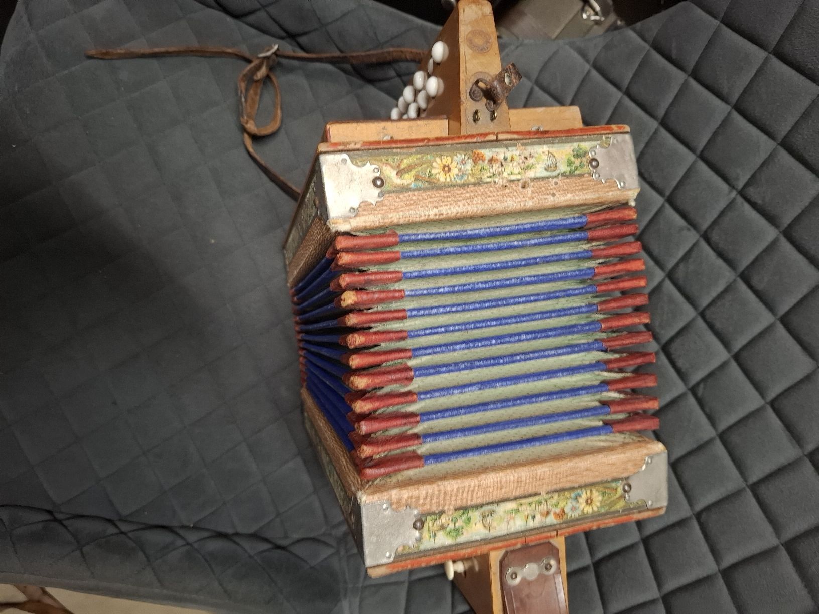 Strumenti musicali: schwyzerorgeli – Usato da Villeneuve venduto da BibiVintage 7