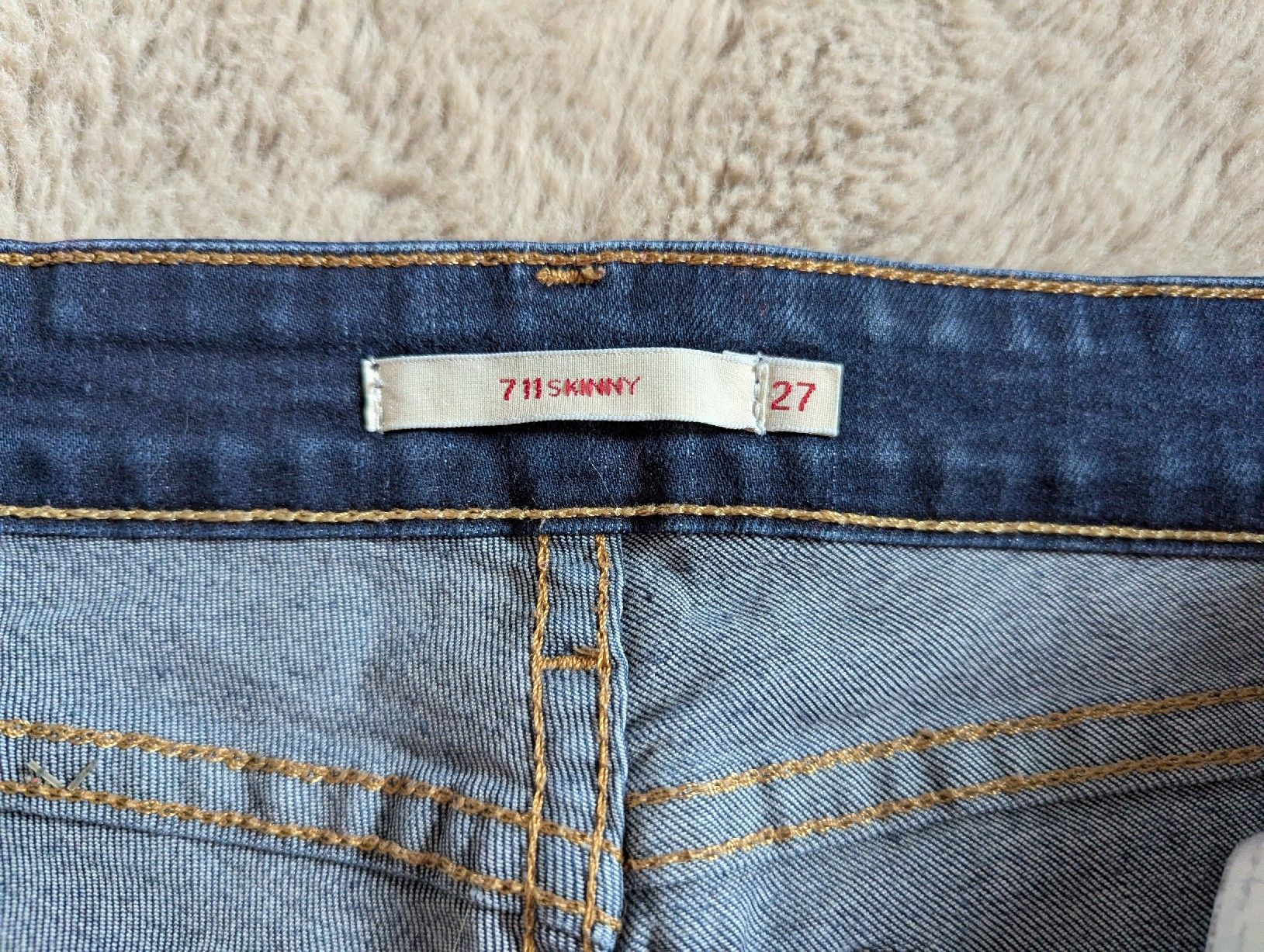Levi's Jeans: jean Levi's 711 taille 27/32. – Nuovo (secondo la descrizione) da Montreux venduto da dem_gyt9 2