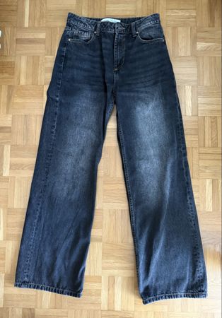 Schwarze Bershka Jeanshose