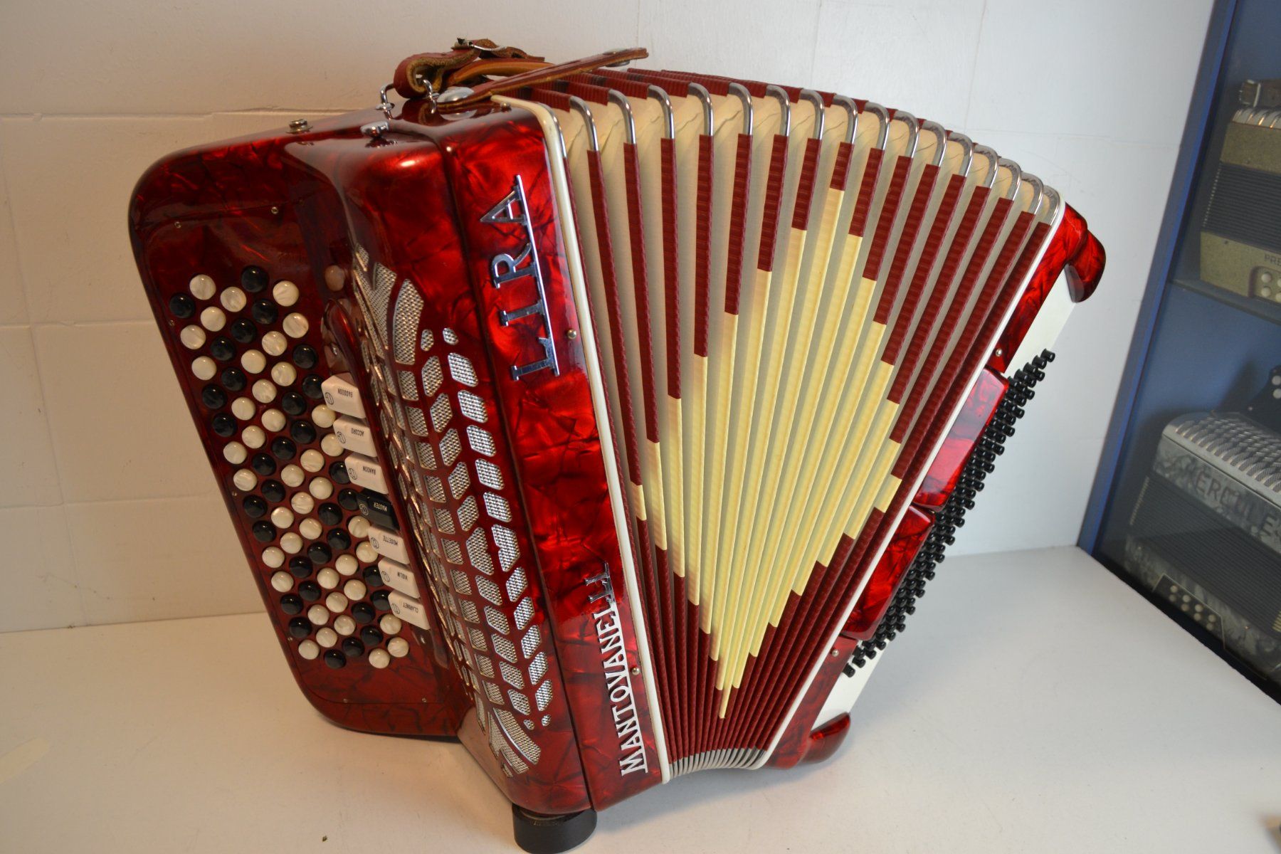 Strumenti musicali: Akkordeon chromatisch Mantovanelli Lira – Usato da Zürich venduto da baumusik 4