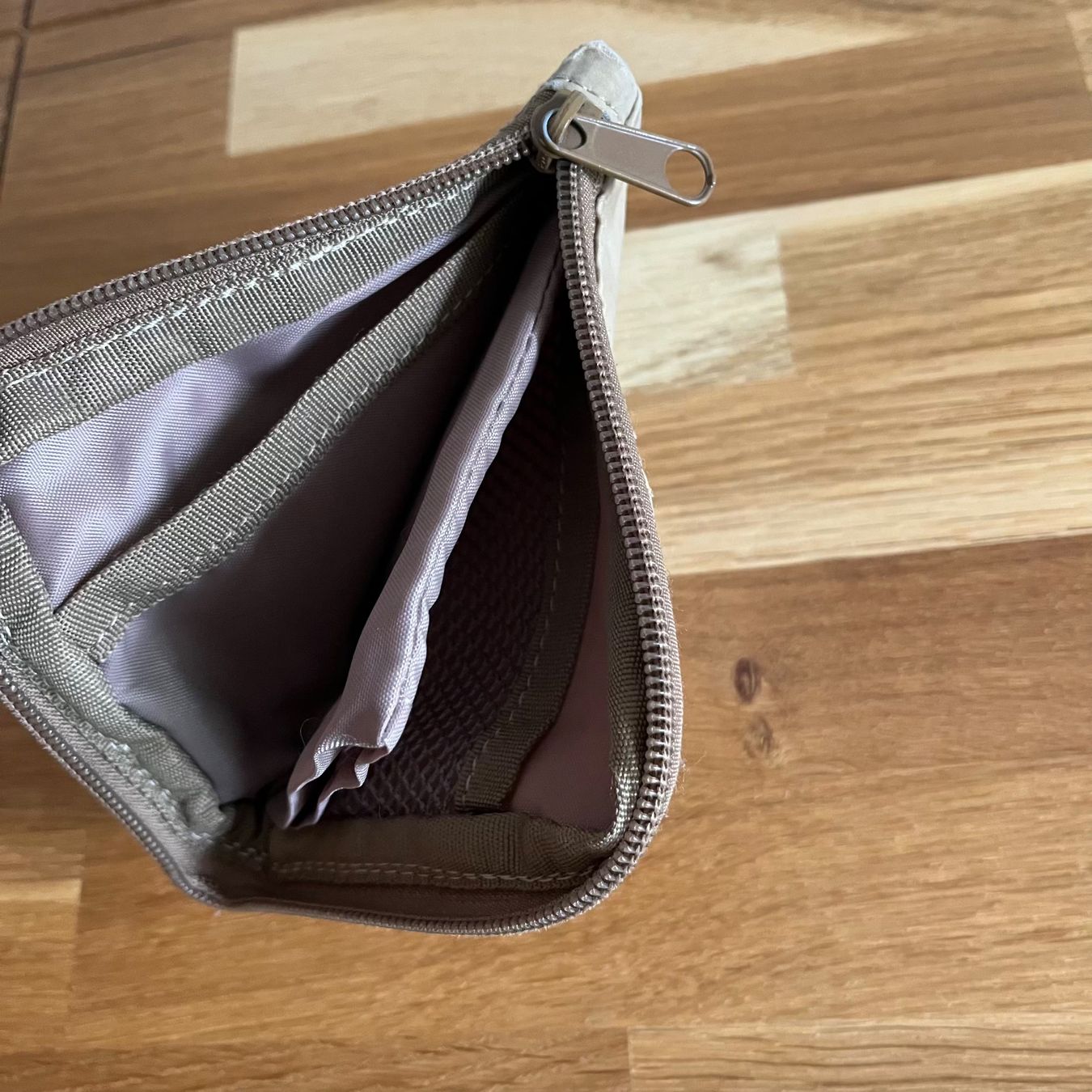 Brieftaschen: GRAMICCI Mesh Zip Wallet – Gebraucht aus Lausanne von sapiens_vintage 2