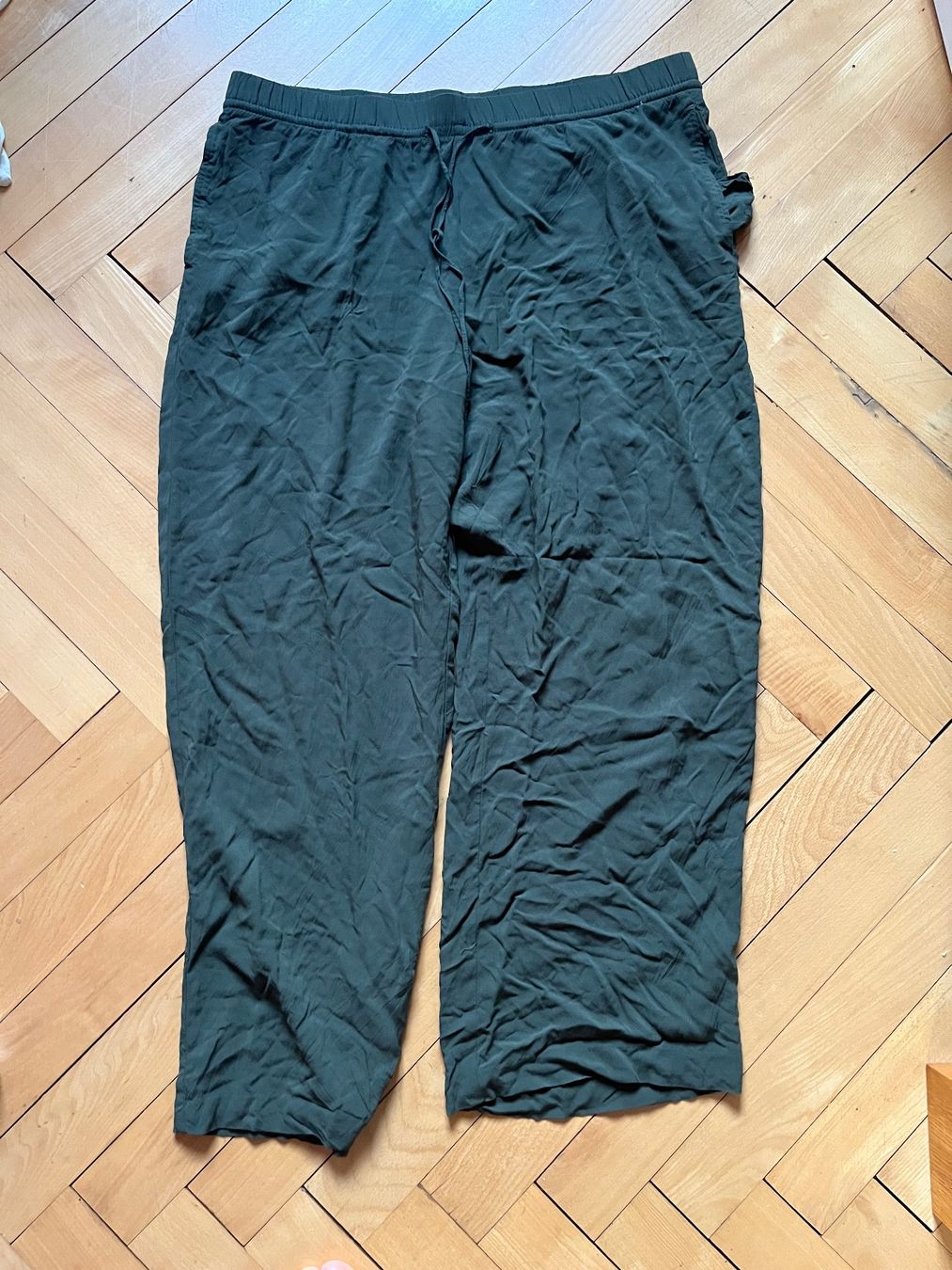H&M Pantaloni: Stoffhose grün XL – Usato da Niederscherli venduto da noa_tc6b
