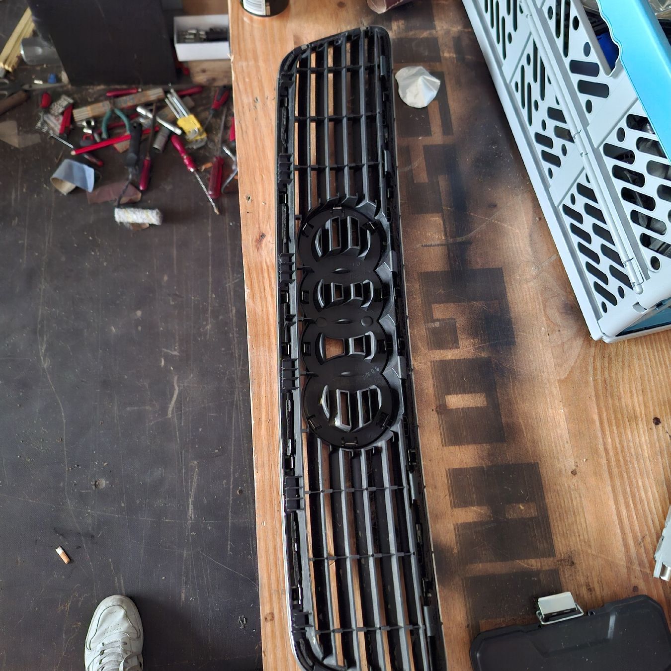 Audi Tutti pezzi di ricambio auto: Audi A4 B5 Kühlergrill OEM – Usato da Teufenthal AG venduto da Leslie_marc1 1