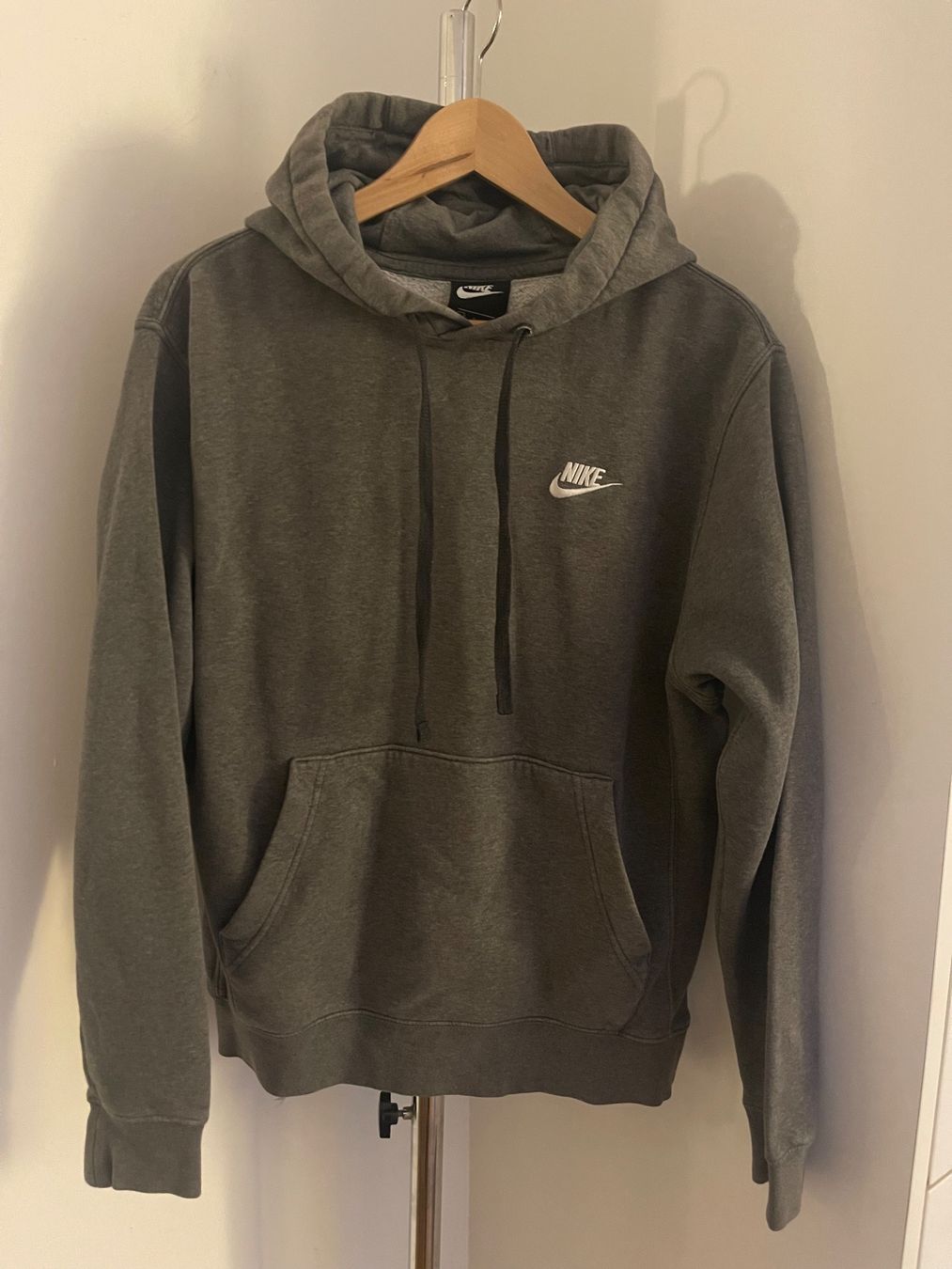 Nike Maglioni & Felpe: Nike Hoddie Grösse S mittelgrau Sweatshirt – Usato da Nussbaumen AG venduto da normajeanbaker