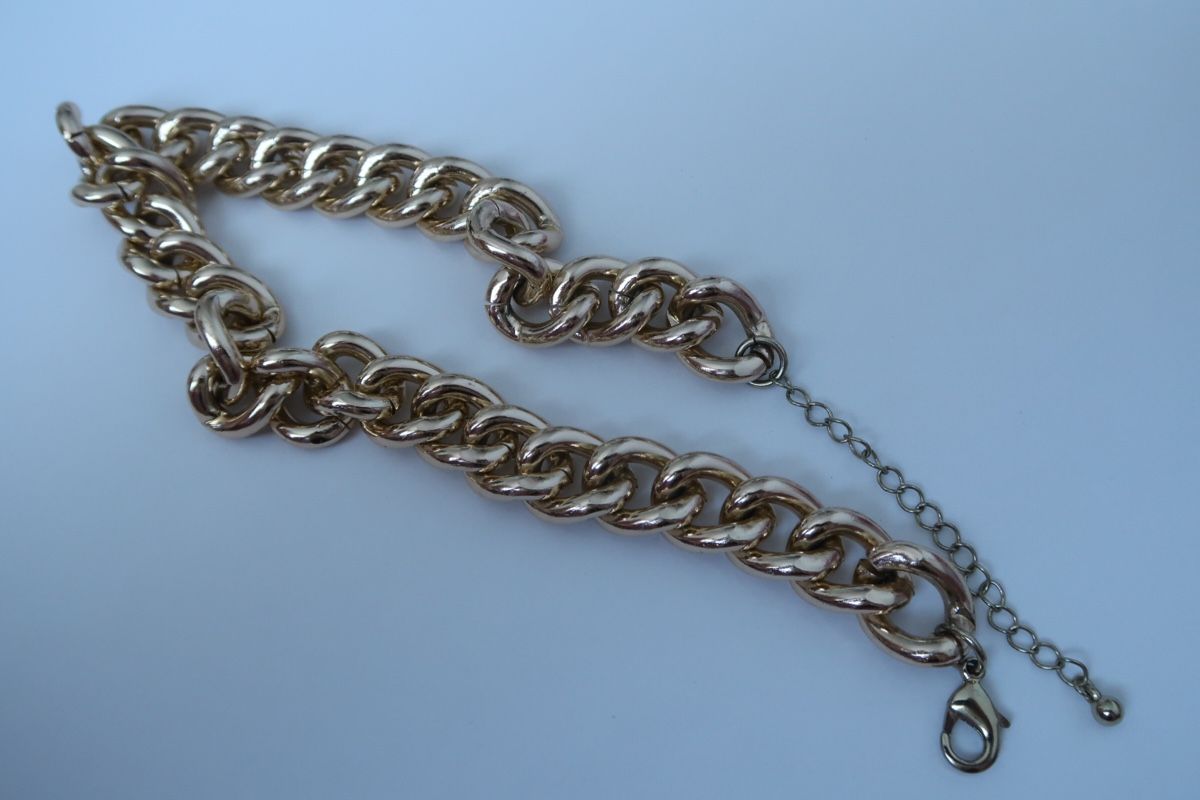 H&M Colliers: goldene Kette – D'occasion à Bassersdorf par secondhand_clothing 1