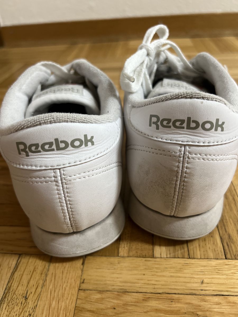 Reebok Scarpe da donna: Weisse Reebok Classic Lederschuhe, Grösse 39 – Usato da  venduto da  1